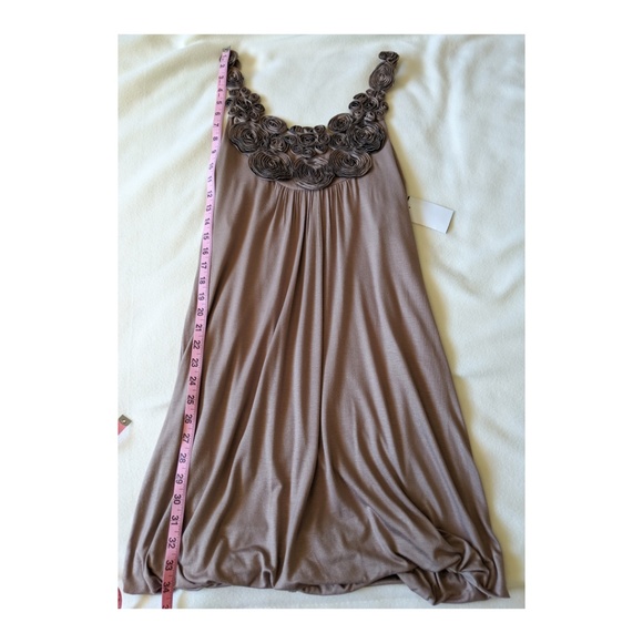 NWT Dress with Rosette Detail/Bubble Hem Sz M - Picture 7 of 8